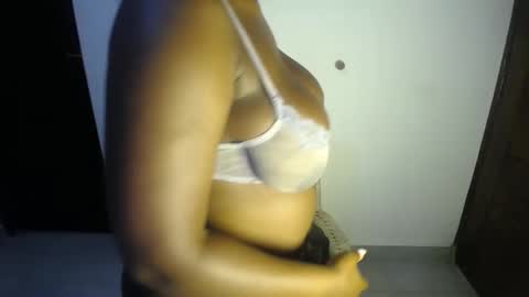 Snapshot of sexymelaninn chatting on 03/05/25, 06:54 Sexy Melanin online show from 03/05/25, 06:54