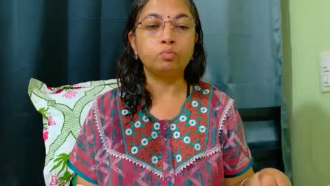 Snapshot of sexyniharika chatting on 09/29/25, 12:43 Niharika online show from 09/29/25, 12:43