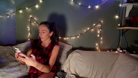 Snapshot of sexynymphocpl chatting on 02/02/25, 12:30 Royal Duo online show from 02/02/25, 12:30