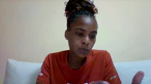 DOVY ACHIENG online show from 02/25/25, 06:53