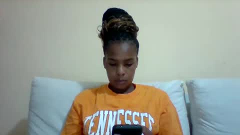 DOVY ACHIENG online show from 03/02/25, 04:10