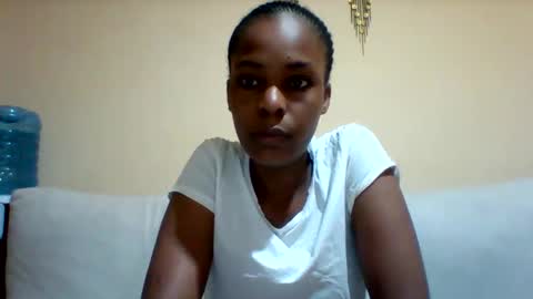 DOVY ACHIENG online show from 09/19/25, 08:38