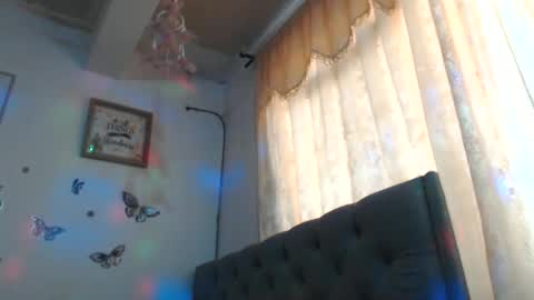 Venus Independent Model online show from 09/15/25, 05:46