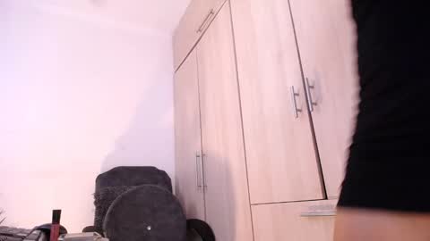 Snapshot of sexyshemale4uxxx chatting on 12/04/24, 06:33 online show from 12/04/24, 06:33