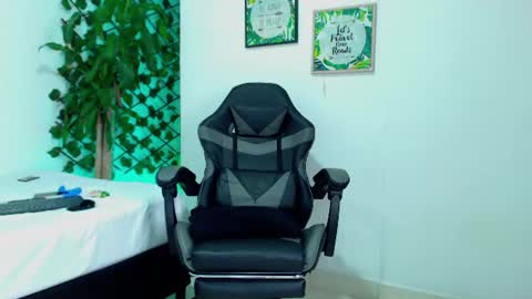 sexytommy_ online show from 06/19/26, 03:44
