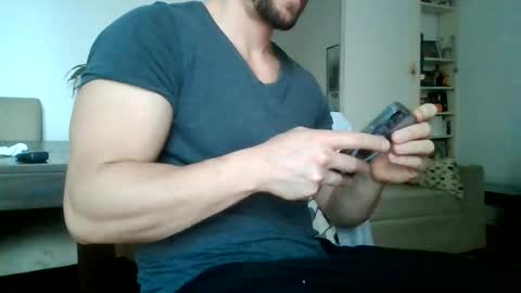 Snapshot of sexyyphilip chatting on 06/19/26, 06:45 sexyyphilip online show from 06/19/26, 06:45