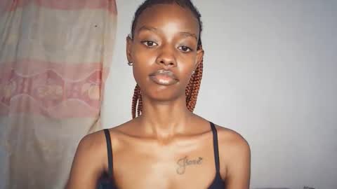 Snapshot of sexyzuriel chatting on 02/27/26, 11:43 sexyzuriel online show from 02/27/26, 11:43