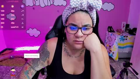 Snapshot of shaaroonhillss1 chatting on 02/02/26, 10:19 sharoon online show from 02/02/26, 10:19