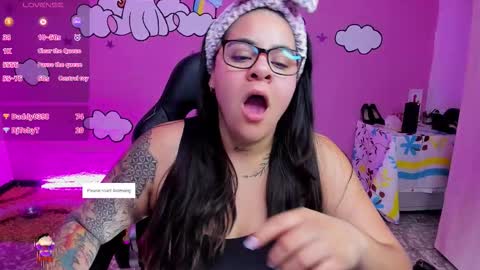 Snapshot of shaaroonhillss1 chatting on 02/03/26, 02:53 sharoon online show from 02/03/26, 02:53