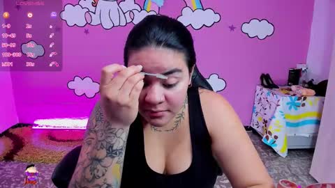 Snapshot of shaaroonhillss1 chatting on 02/12/26, 06:03 sharoon online show from 02/12/26, 06:03