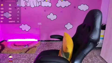 Snapshot of shaaroonhillss1 chatting on 02/13/26, 05:42 sharoon online show from 02/13/26, 05:42