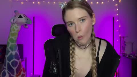 Snapshot of shadebabe chatting on 12/14/24, 08:23 shadebabe online show from 12/14/24, 08:23