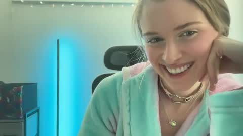 shadebabe online show from 05/31/26, 06:09