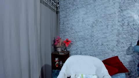 Snapshot of shaden_1 chatting on 10/22/25, 06:57 Liz online show from 10/22/25, 06:57