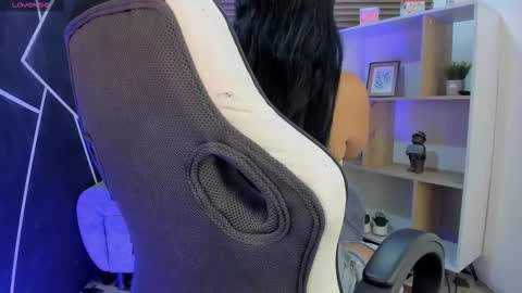 Snapshot of shaden_1 chatting on 02/17/26, 10:27 Liz online show from 02/17/26, 10:27