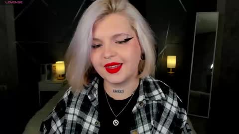 Snapshot of shadow__purr chatting on 11/10/25, 08:13 Lana online show from 11/10/25, 08:13