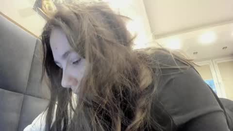 Snapshot of shadow_raffi chatting on 02/15/25, 03:06 shadow_raffi online show from 02/15/25, 03:06