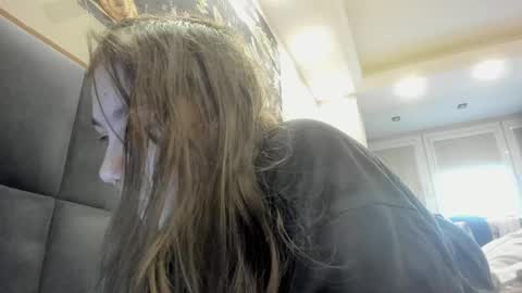 Snapshot of shadow_raffi chatting on 02/16/25, 01:05 shadow_raffi online show from 02/16/25, 01:05