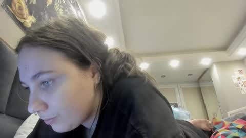 Snapshot of shadow_raffi chatting on 02/17/25, 01:58 shadow_raffi online show from 02/17/25, 01:58