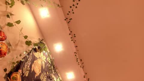 Snapshot of shadow_raffi chatting on 12/14/25, 04:34 shadow_raffi online show from 12/14/25, 04:34