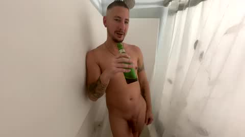 Snapshot of shaftyone4u chatting on 01/12/25, 01:53 shaftyone4u online show from 01/12/25, 01:53