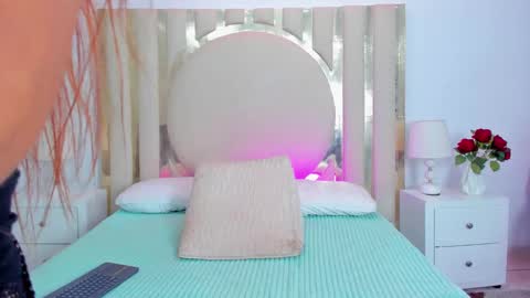 Snapshot of shainabonne chatting on 01/29/25, 07:43 Shaina online show from 01/29/25, 07:43