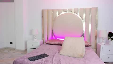 Snapshot of shainabonne chatting on 02/13/25, 10:43 Shaina online show from 02/13/25, 10:43