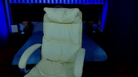 Lessi online show from 10/17/25, 06:05