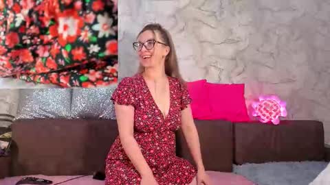 Svetlana ...........help me get 100 reactions before the end of the year Thumb up if you like me I appreciate it and thank you online show from 12/20/25, 04:58