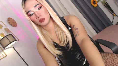 Snapshot of shane_hugexx chatting on 07/17/26, 01:56 MISS SHANE online show from 07/17/26, 01:56