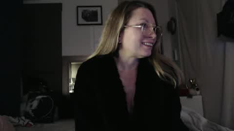 Shannon07 online show from 12/22/24, 11:54