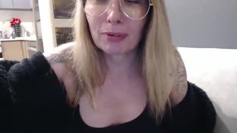 Snapshot of shannon07 chatting on 12/31/24, 01:15 Shannon07 online show from 12/31/24, 01:15