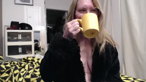 Snapshot of shannon07 chatting on 03/09/25, 11:03 Shannon07 online show from 03/09/25, 11:03