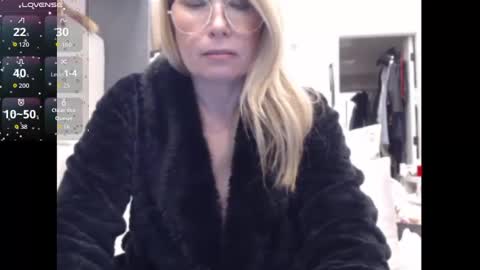 Snapshot of shannon07 chatting on 10/05/25, 03:49 Shannon07 online show from 10/05/25, 03:49