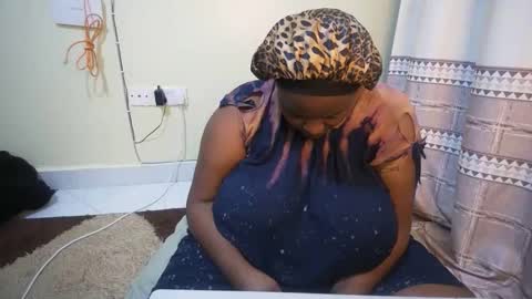 Snapshot of shanny_123 chatting on 11/12/25, 01:17 shanny_123 online show from 11/12/25, 01:17