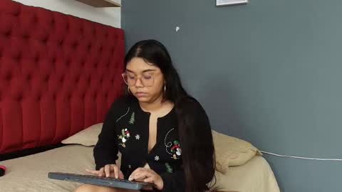 SHANON online show from 12/01/25, 12:21