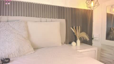 Snapshot of shanonclark chatting on 10/29/25, 07:15 SHANON online show from 10/29/25, 07:15