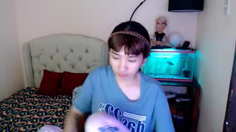 SHANTA FOX  s online show from 12/05/25, 02:03