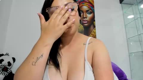 Snapshot of shantall_8 chatting on 02/13/25, 03:29 karol online show from 02/13/25, 03:29