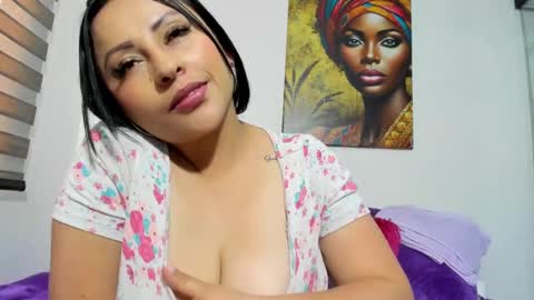 Snapshot of shantall_8 chatting on 02/18/25, 02:49 karol online show from 02/18/25, 02:49