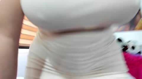 Snapshot of shantall_8 chatting on 02/27/25, 02:43 karol online show from 02/27/25, 02:43