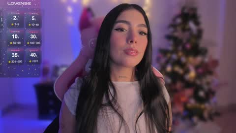 Snapshot of shantall_vidales chatting on 12/13/24, 05:49 online show from 12/13/24, 05:49