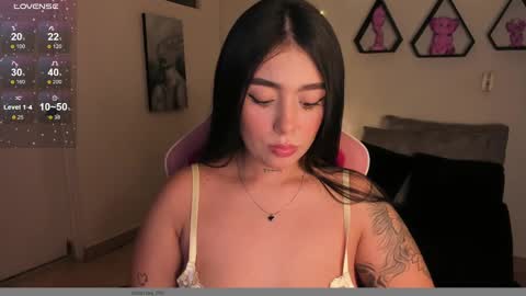 Snapshot of shantall_vidales chatting on 12/28/24, 05:23 online show from 12/28/24, 05:23