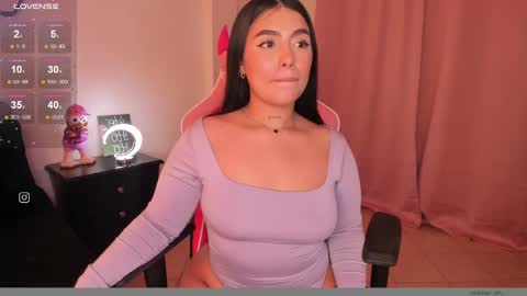 Snapshot of shantall_vidales chatting on 12/30/24, 07:37 online show from 12/30/24, 07:37