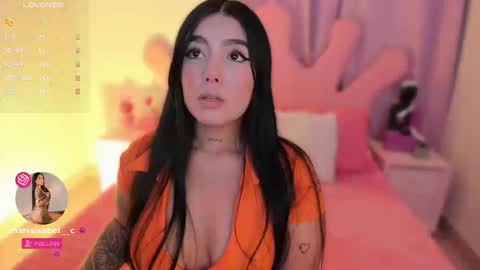 Snapshot of shantall_vidales chatting on 09/19/25, 04:58 online show from 09/19/25, 04:58