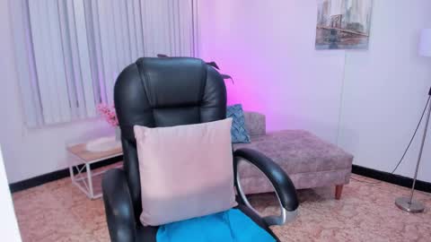 Shantall wills online show from 01/12/25, 01:11