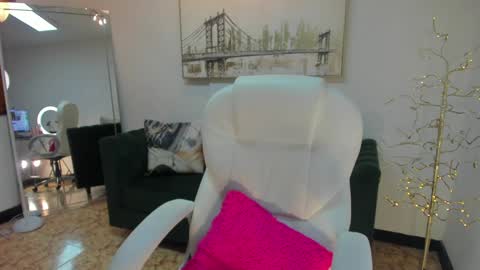 Shantall wills online show from 02/01/25, 08:47