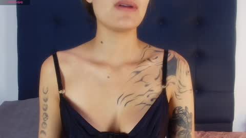 shantallvegga1 online show from 04/01/26, 12:06