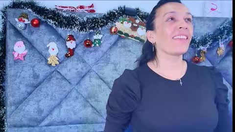 Snapshot of shantey_laurent chatting on 12/19/25, 01:51 shantey online show from 12/19/25, 01:51