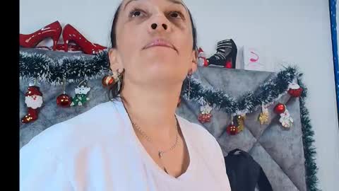 Snapshot of shantey_laurent chatting on 12/20/25, 02:02 shantey online show from 12/20/25, 02:02